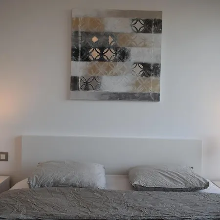 Apartman Magnificent Close To The *