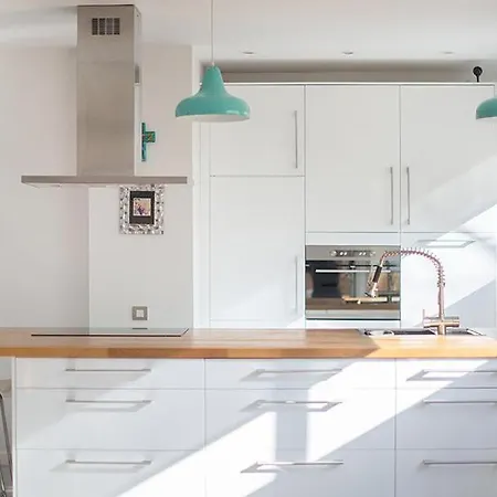 Magnificent Close To The Beach